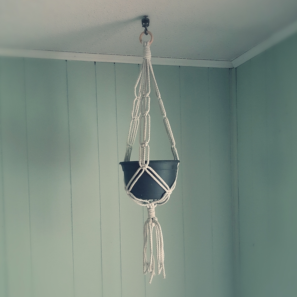 Plant hanger